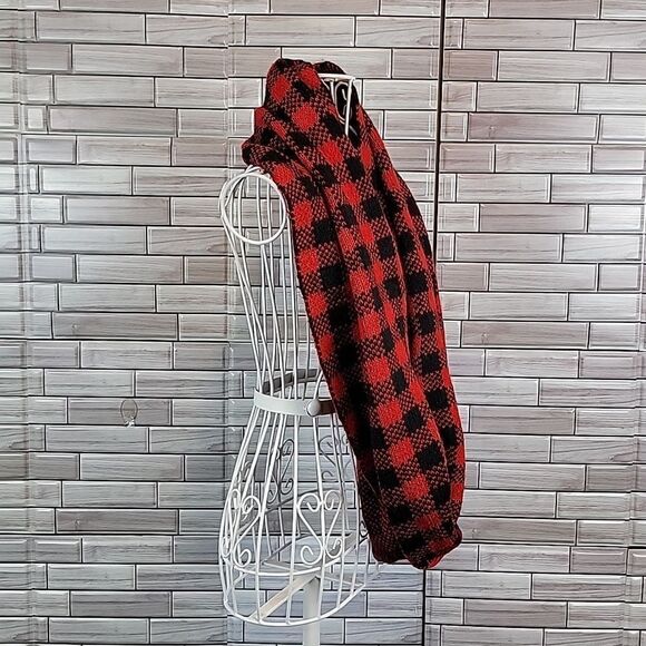 Express red and black plaid infinity scarf - Picture 5 of 8